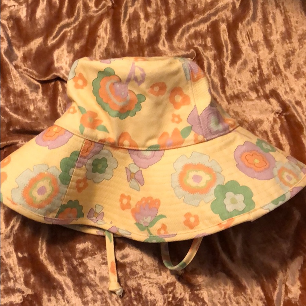 Ack of color bucket hat